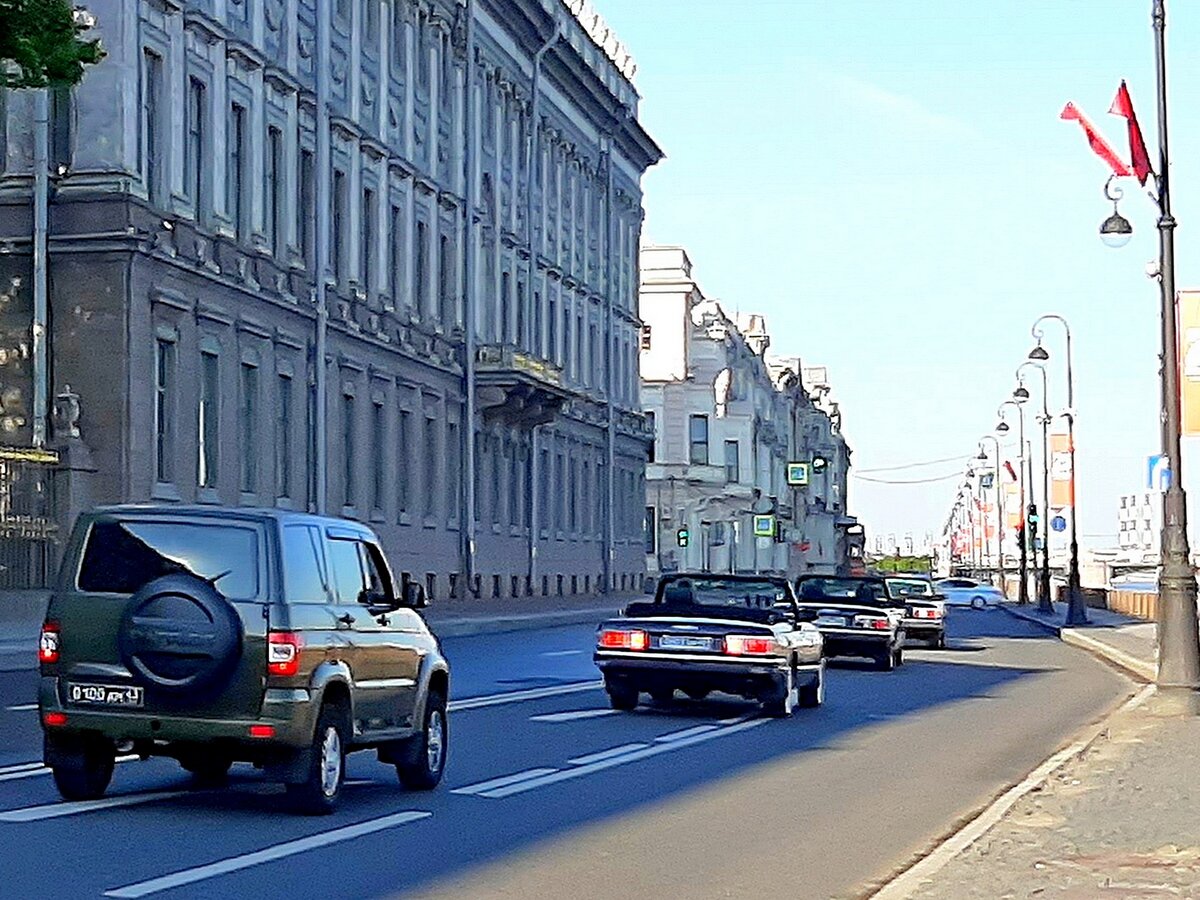 Листайте галерею >> Парадные лимузины кабриолеты ЗИЛ перед парадом Победы 2020, Санкт-Петербург. Все фото автора блога