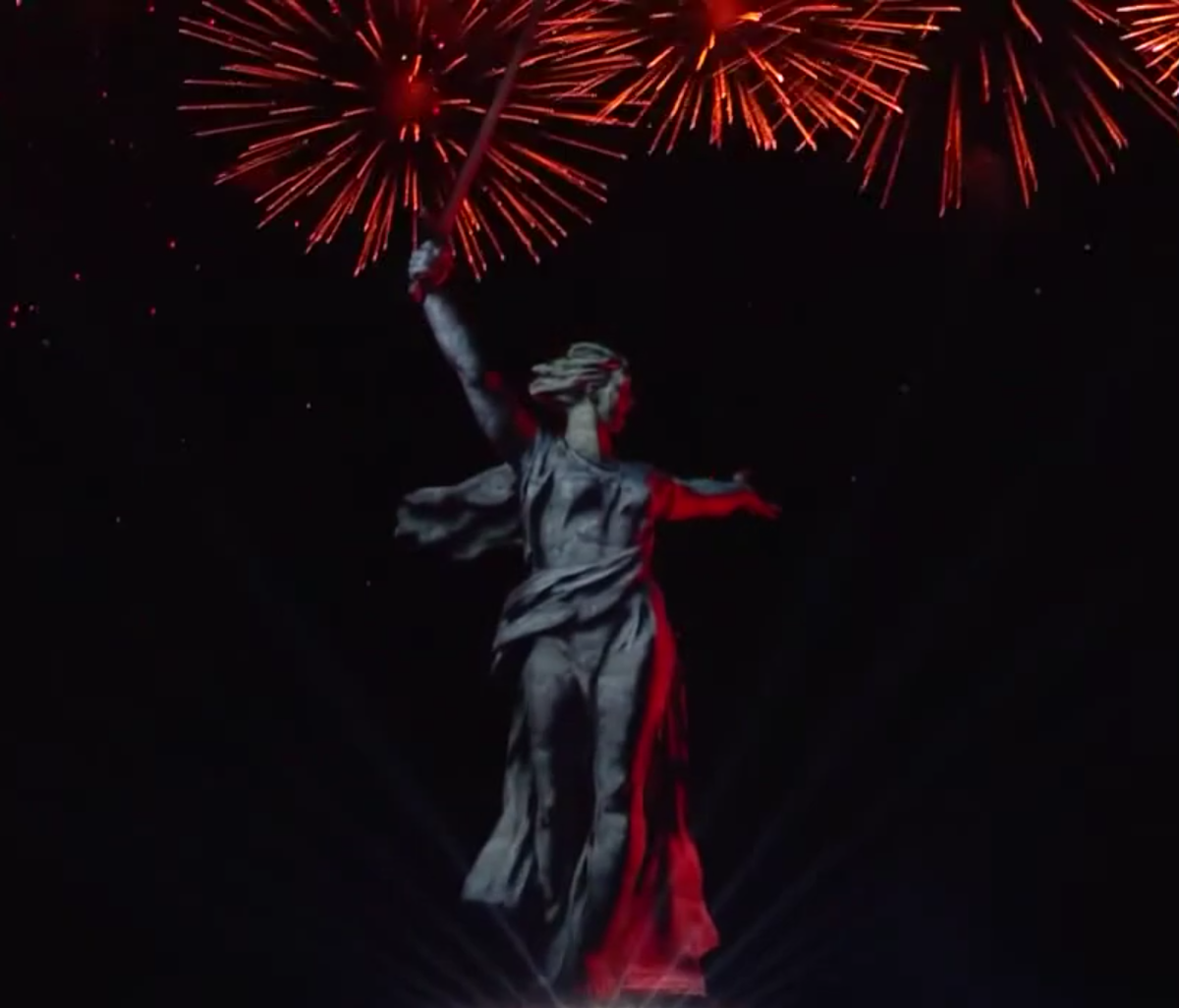 Салют 24 июня 2020 (скриншот с экрана смартфона)