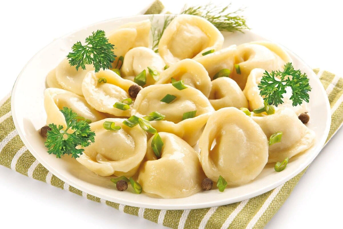 Вредные. Но вкусные. С детства люблю. Мы с бабушкой, помнится, лепили за разговорами... а потом ели всей семьей. И никто не говорил, что пельмени детям нельзя.