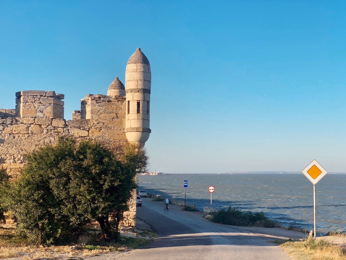 Очень круто кататься на велах по окрестностям 