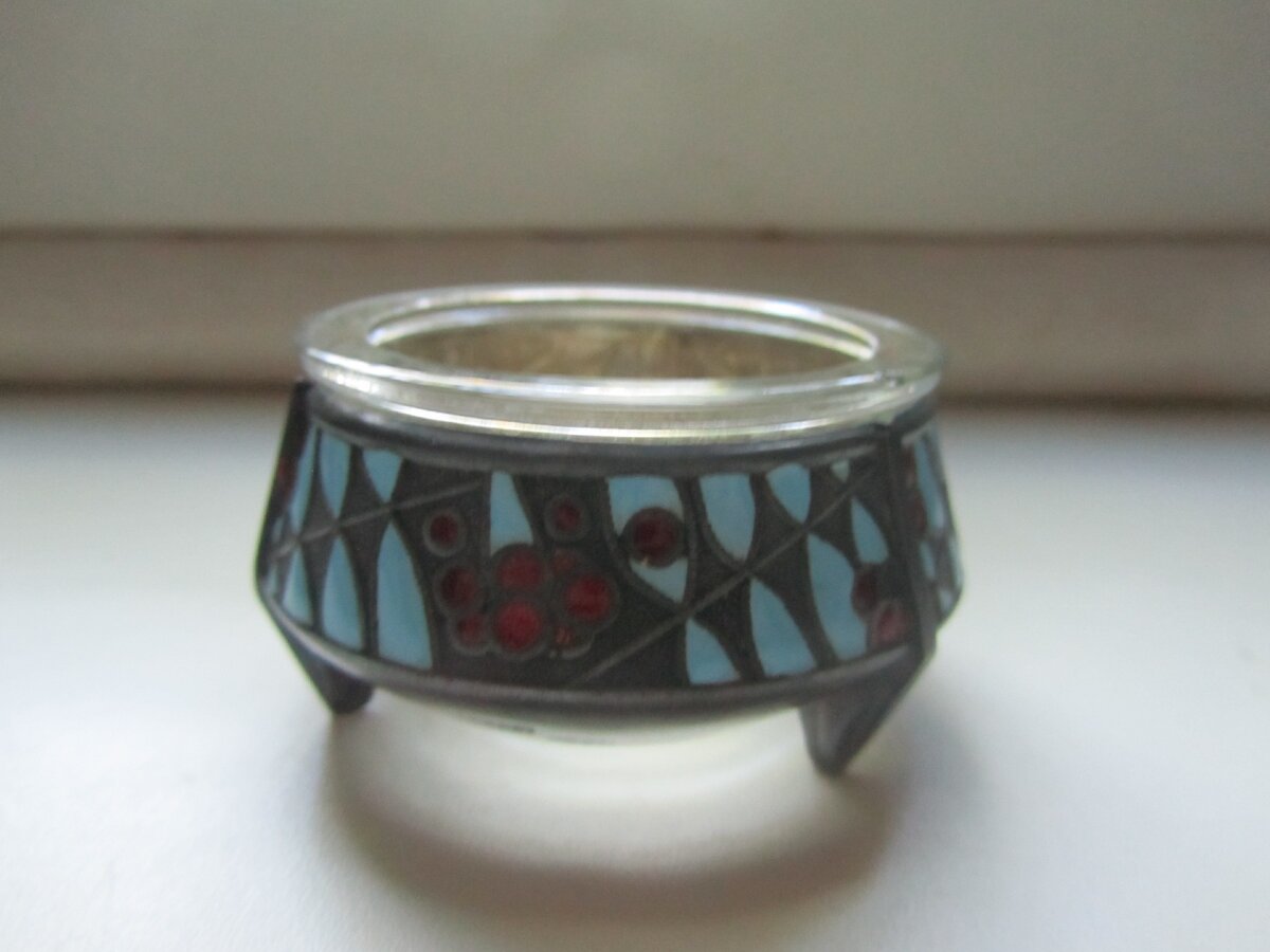 "В солонку пальцами и яйцами не лазить." Ищите свои наборы для специй ...