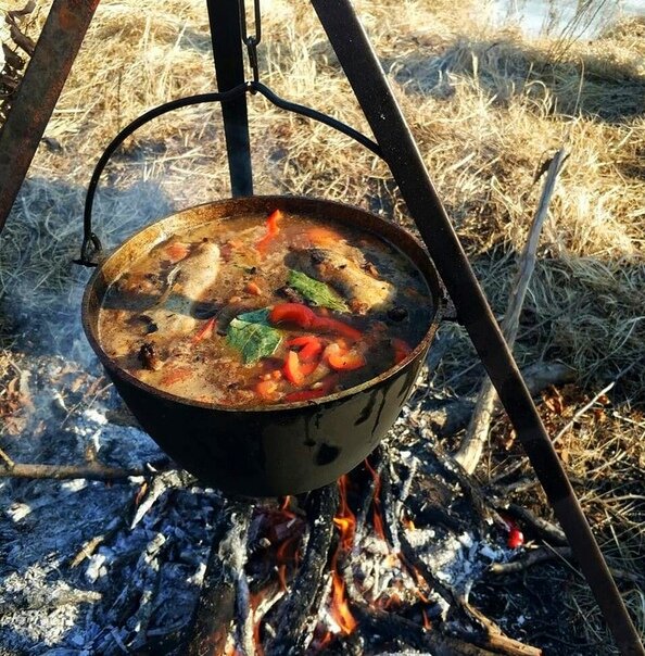 Уха в котелке