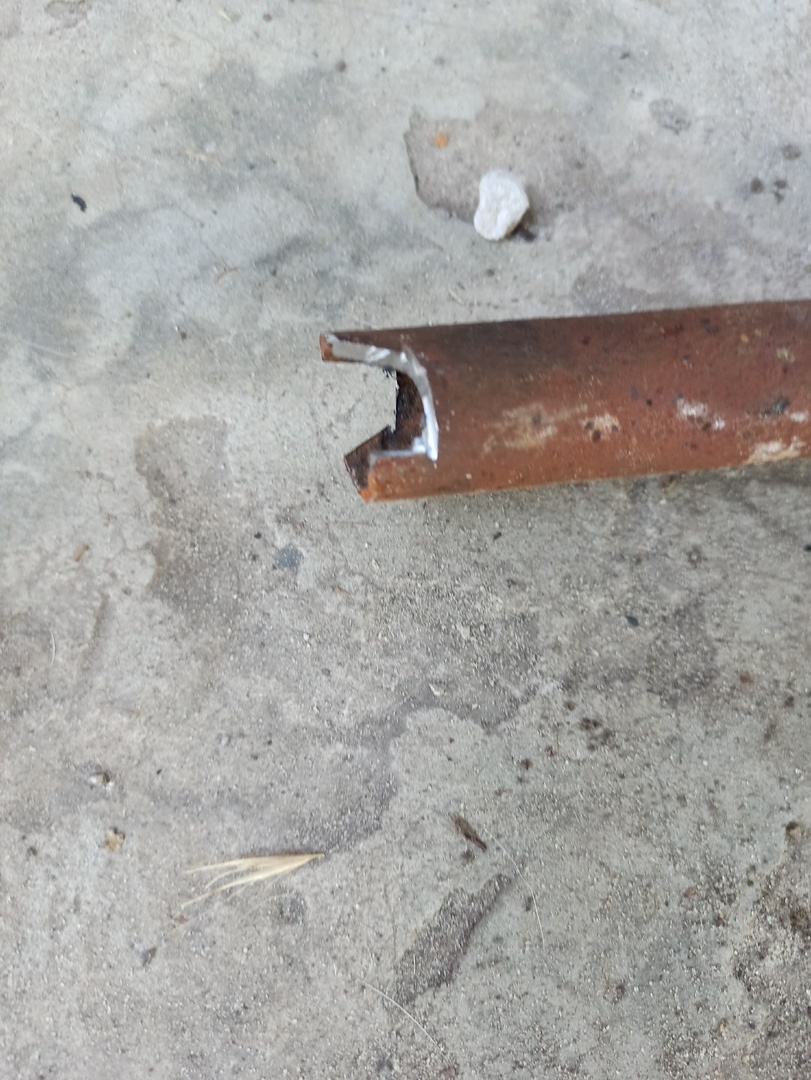 Вырезы для упора в арматуру