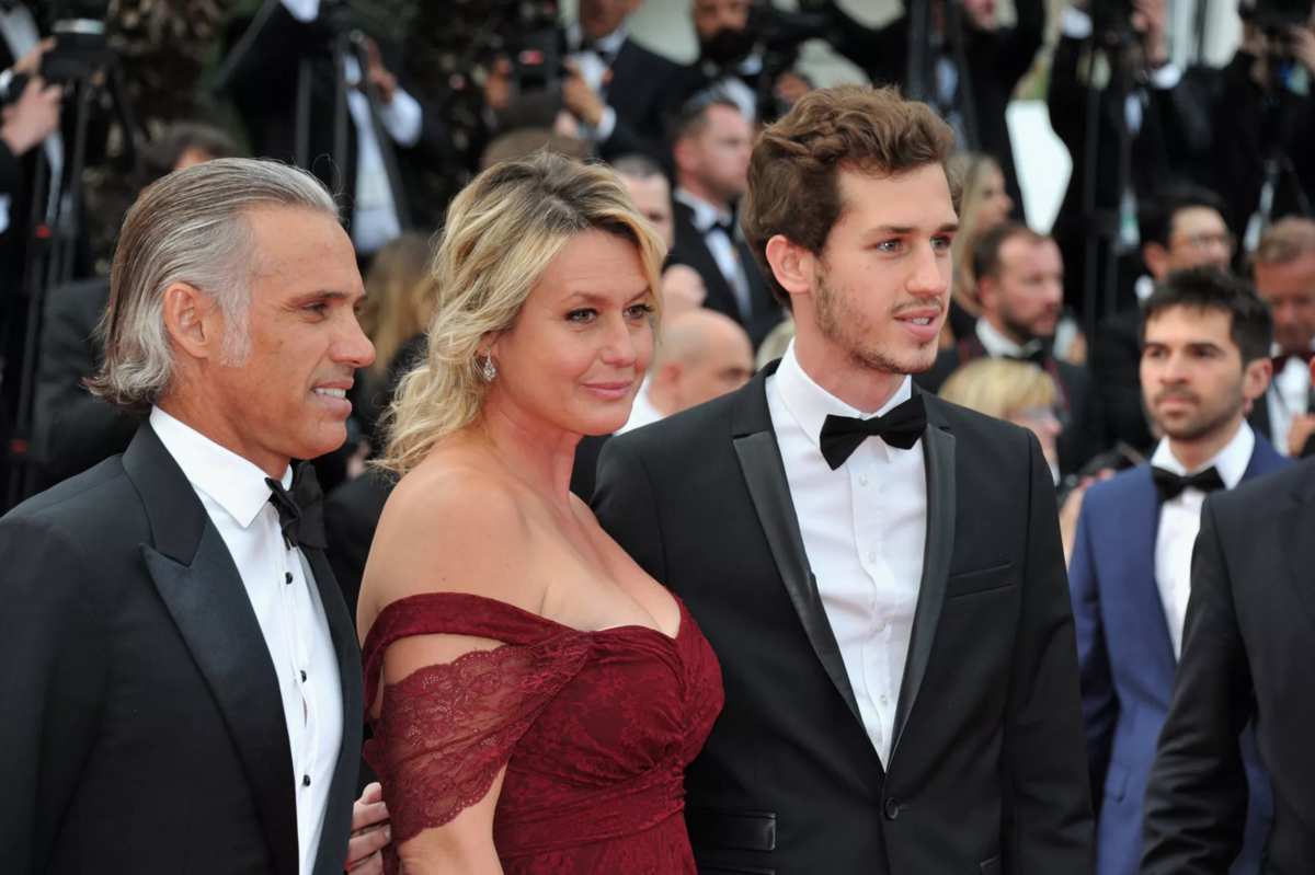 Виктор с родителями