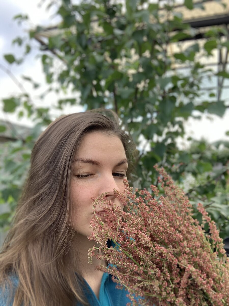 Начните замечать детали. Какие запахи, звуки, цвета окружают вас?