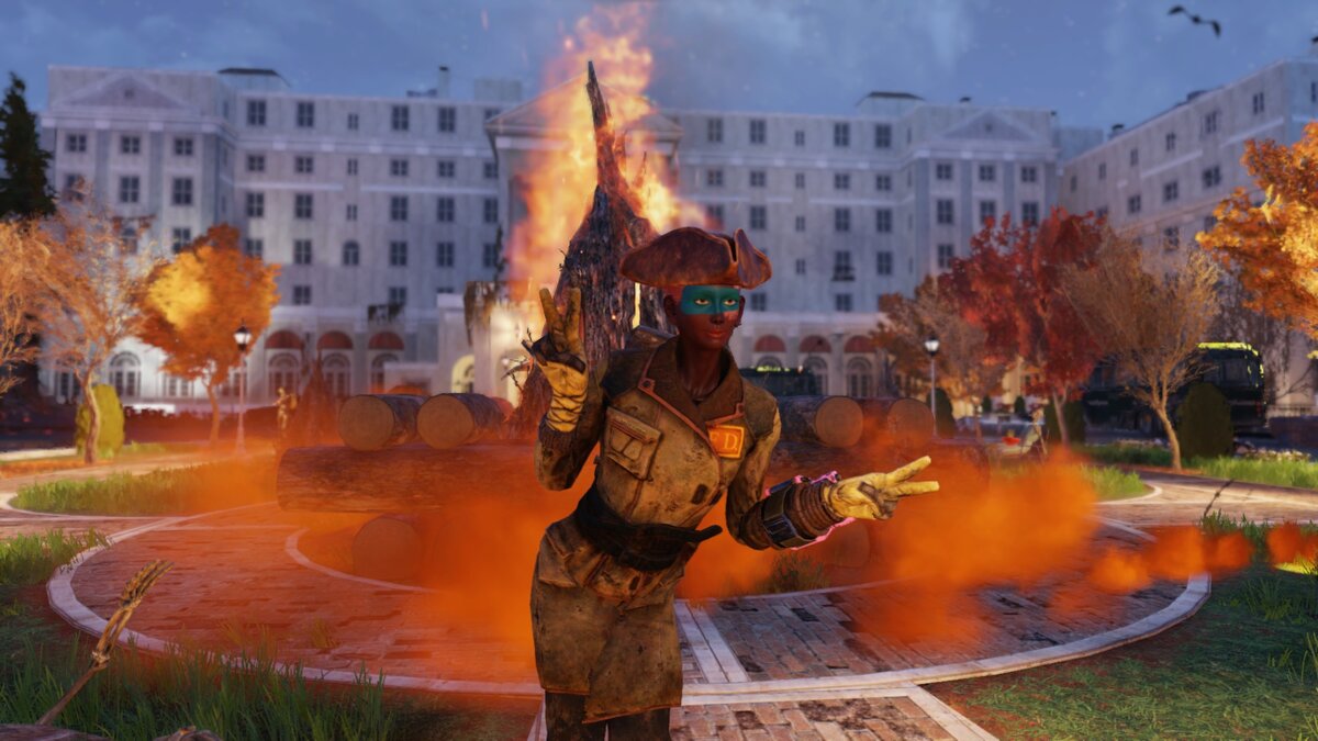 Костюм пожарного имеет собственный изящный рюкзачок! Это хороший выбор на тот случай, если у вас пока еще самый простой и не слишком красивый рюкзак