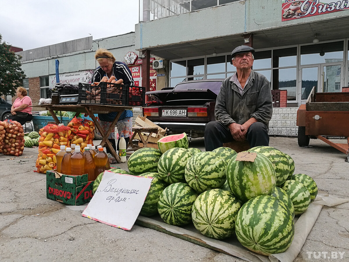 Продавцы арбузов фото