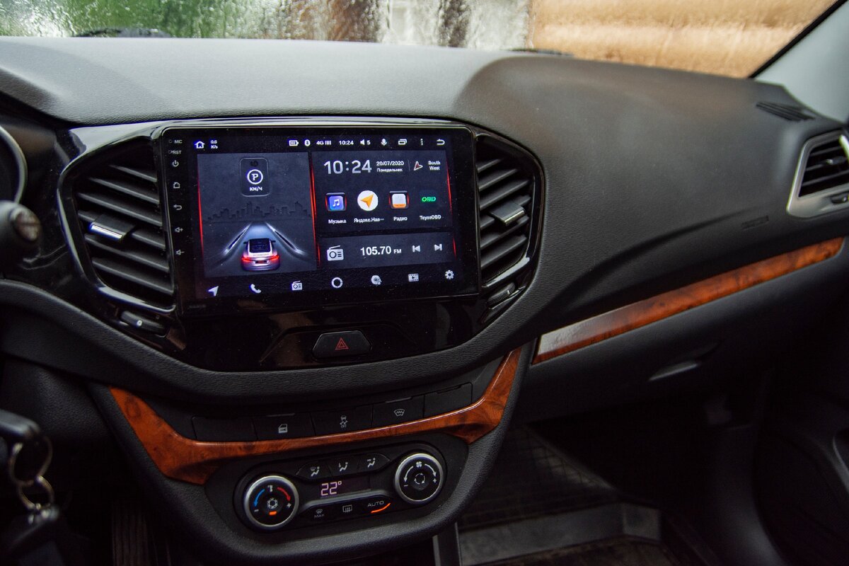 Салон Lada Vesta SW Cross Фото автора.