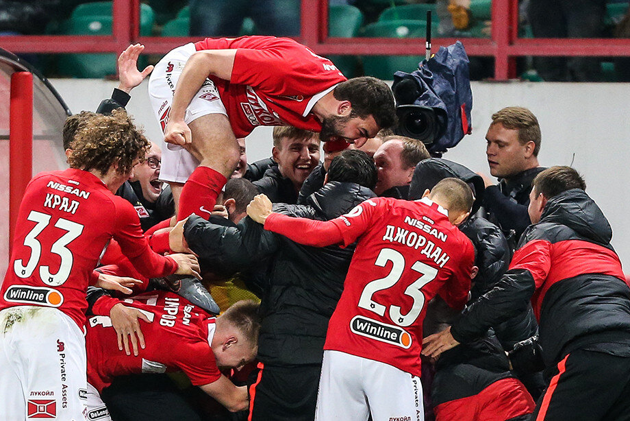 Московский Спартак отмечает выход в квалификационный раунд Лиги Европы