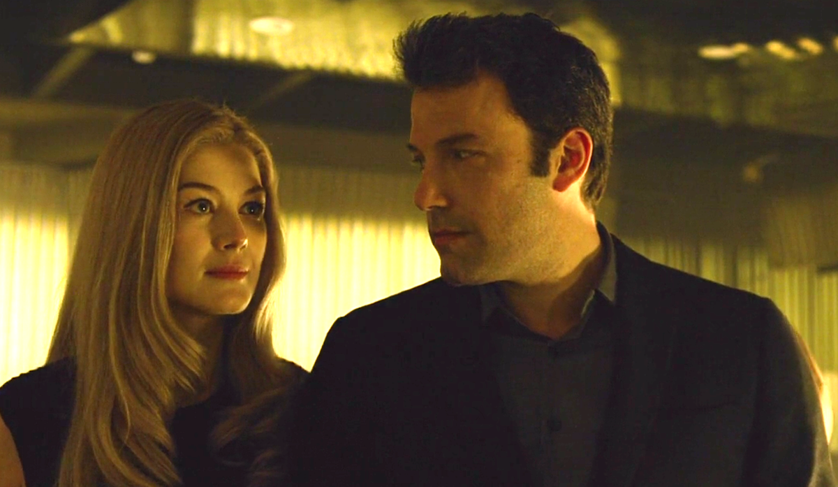 Лучшие триллеры детектив 2021. Исчезнувшая / gone girl (2014). Бен Аффлек Исчезнувшая. Бен Аффлек и Розамунд Пайк Исчезнувшая. Исчезнувшая (2014) / Дэвид Финчер.