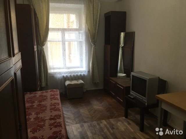 Абсолютно в каждой комнате в коммуналке, предназначенной под съем, вы найдете такой телевизор! И он тоже входит в стоимость залога.