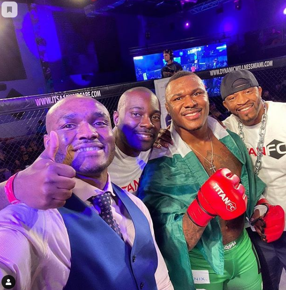 Камару и Мохаммед всегда поддерживают друг друга в клетке.