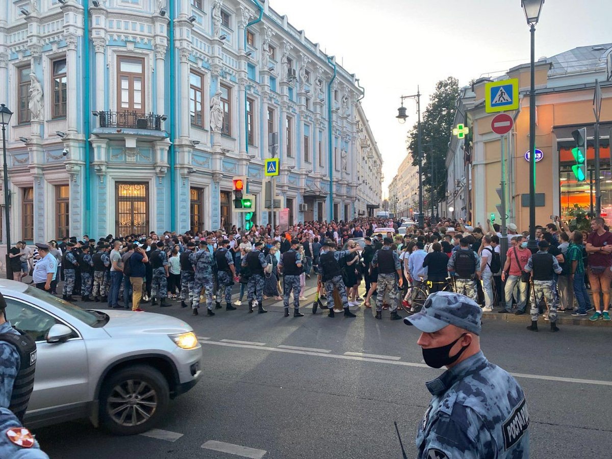 Люди в Москве, которые не успели проголосовать