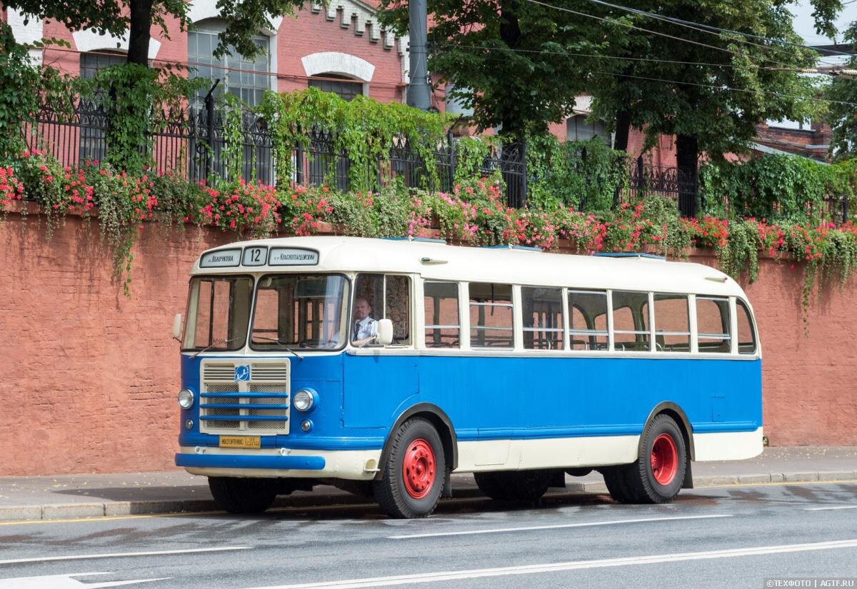 Старый автобус. Источник Яндекс.Картинки.