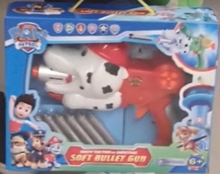 "Причина скандала". Игрушечный пистолет.