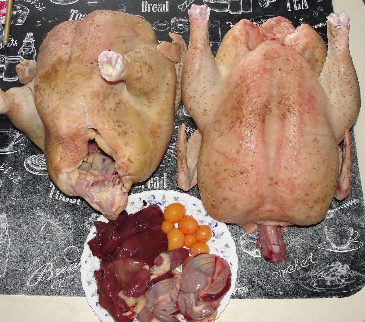 слева курочка- 4200, справа петух- 4750