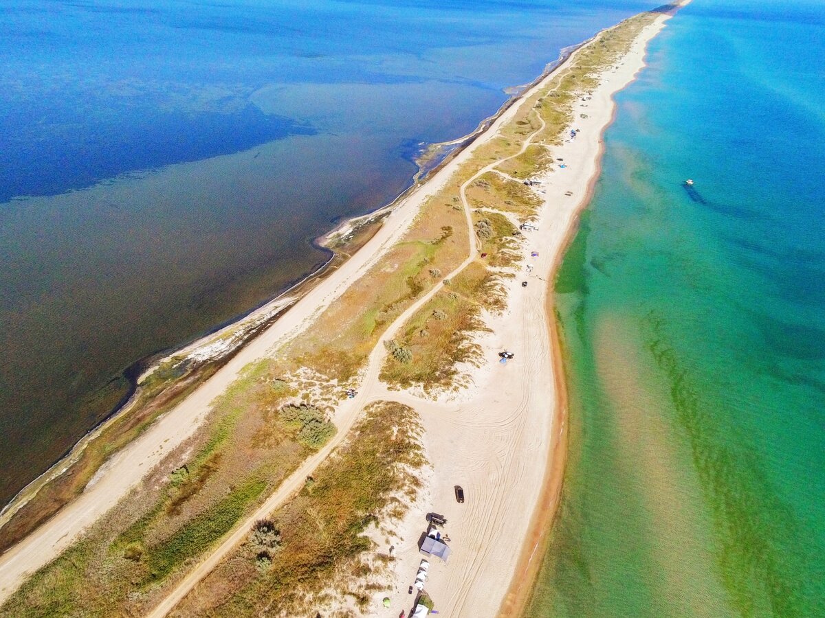 Вид с дрона. Коса, где мы эксклюзивно отдыхали. Фото автора