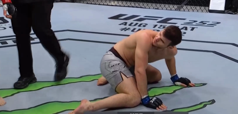 Это фото лучше всего описывает, как у Хадиса идут дела в UFC