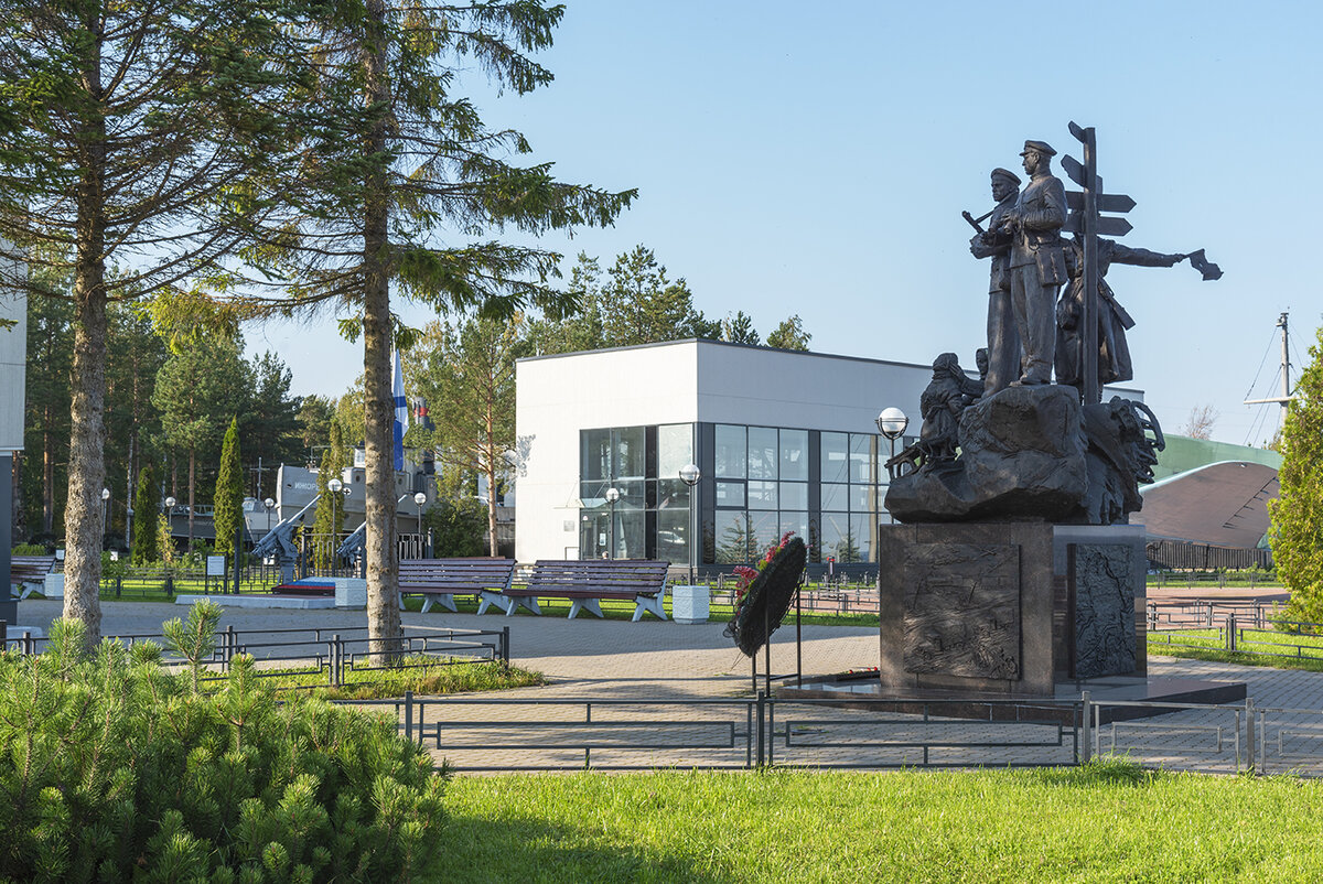 Территория Музея "Дорога жизни". Фото автора