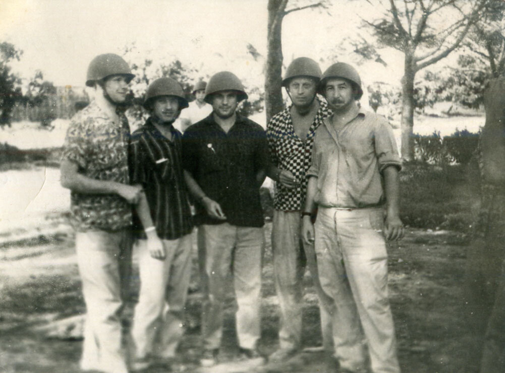 Советские военные специалисты 236-го зенитно-ракетного полка. Вьетнам, 1960-е гг. Фотоальбом Валентина Васильевича Пустовойтова.