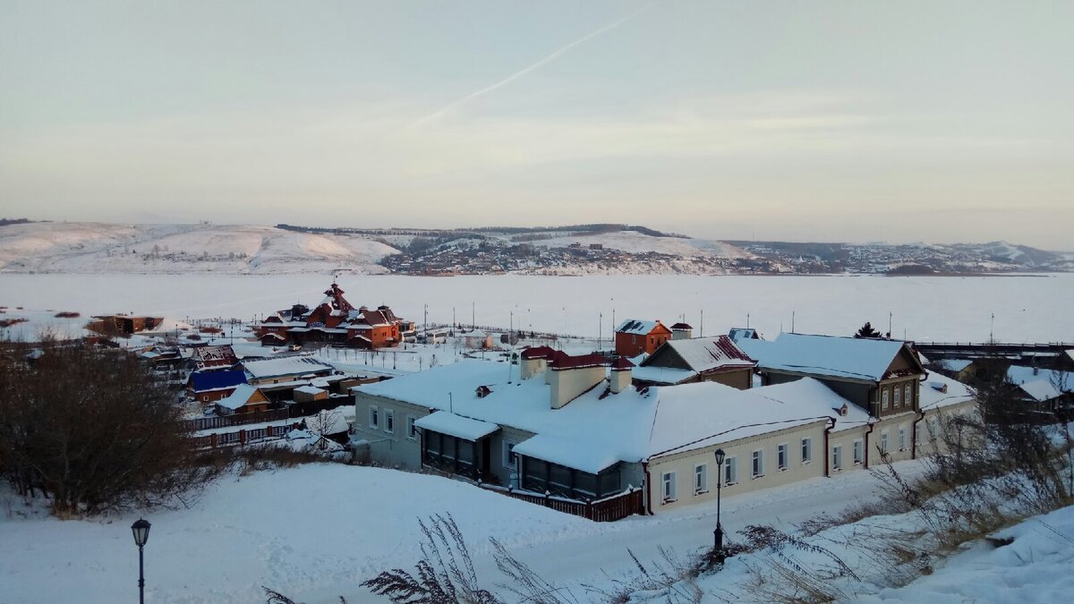 Музей находится в дальней части острова, слева от Речного вокзала., если смотреть с берега