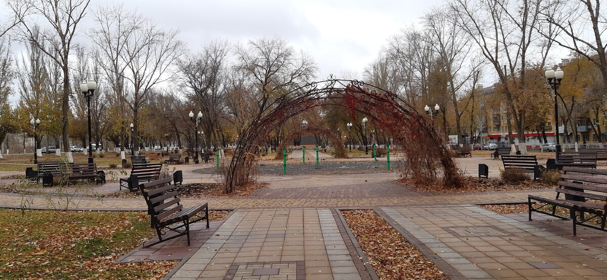 Самара. Сквер недалеко от Клиник СамГМУ