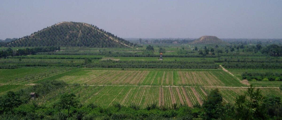 Долина пирамид в китае фото