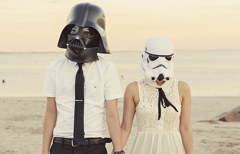 Как-то так, мне кажется, мы с мужем выглядим со стороны