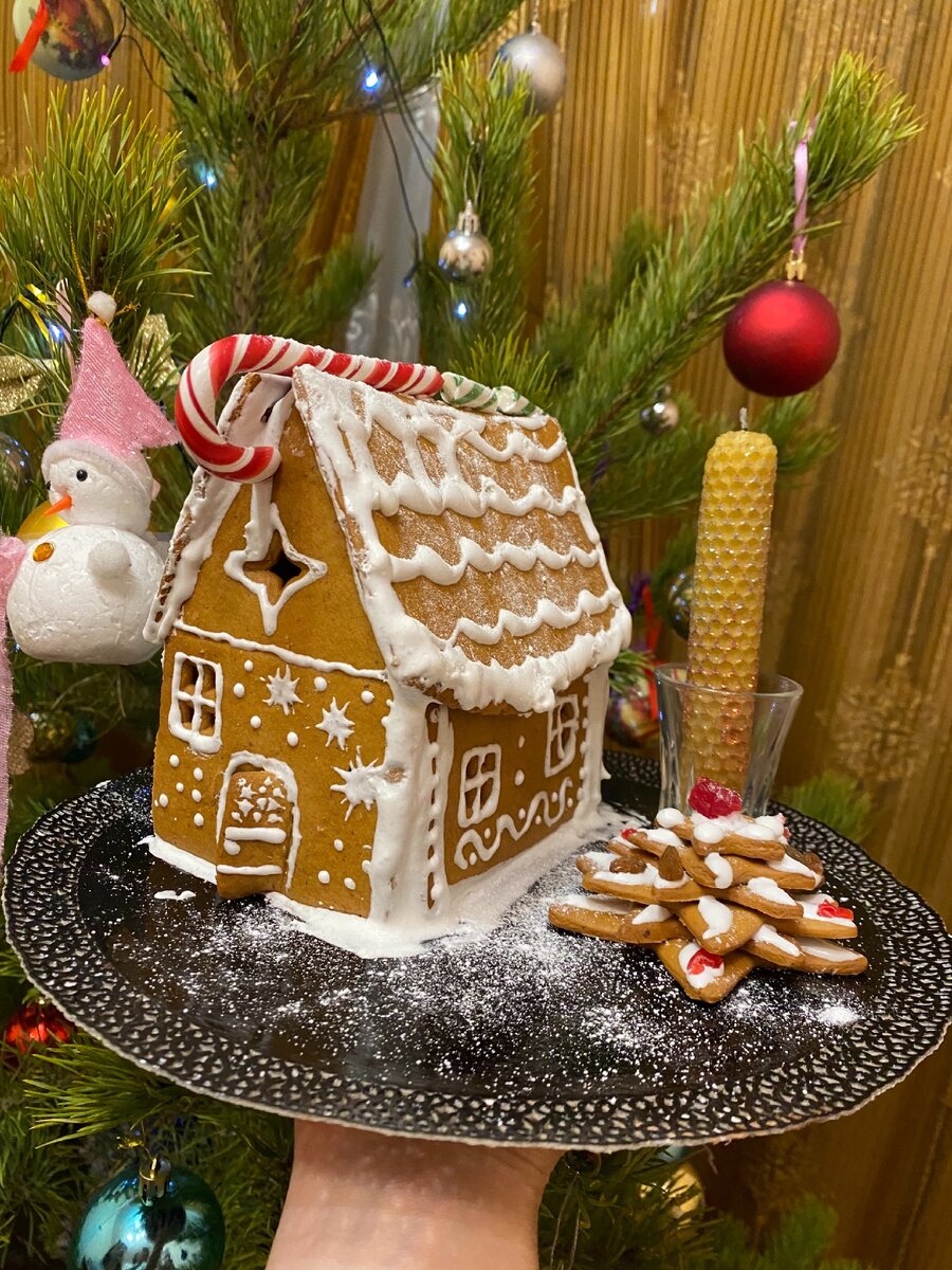 Елочка тоже пришлась кстати 