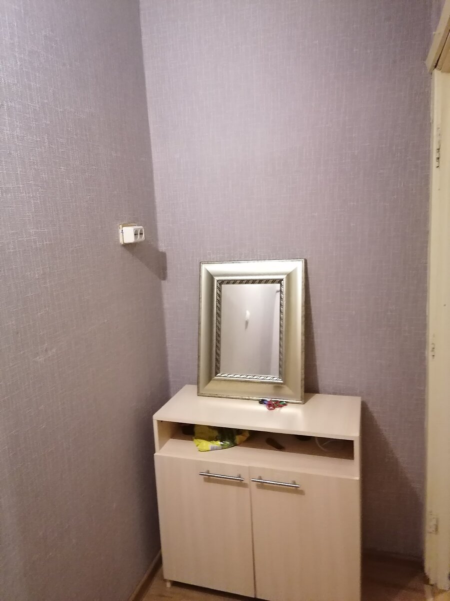 Зеркало напротив входа в квартиру