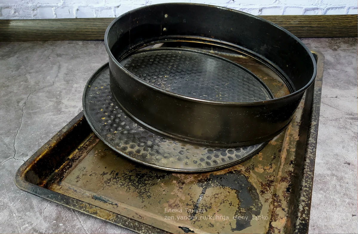 Статья, неожиданно для меня, оказалась популярной: за два месяца ее прочитало больше 300 тысяч читателей Дзена. И в комментариях разгорелись настоящие баталии. Если захотите присоединиться к обсуждению, — ссылку оставлю в конце статьи🡺 🡺 🡺