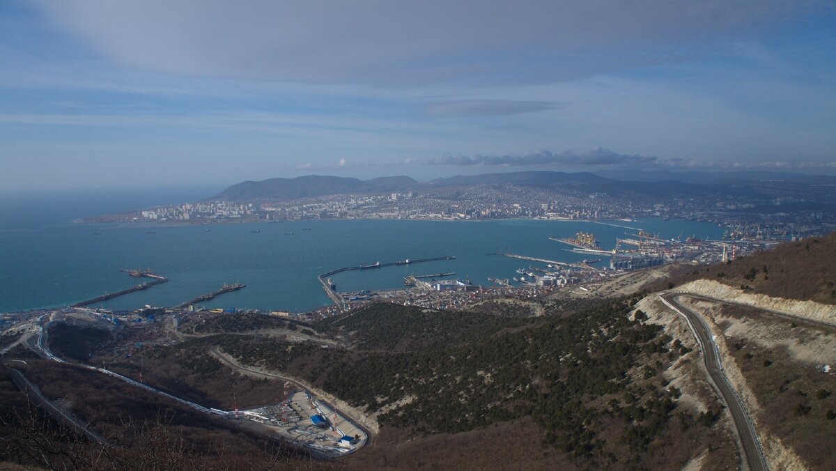 Панорама Новороссийска с перевала 7 Ветров. Фото из личного архива