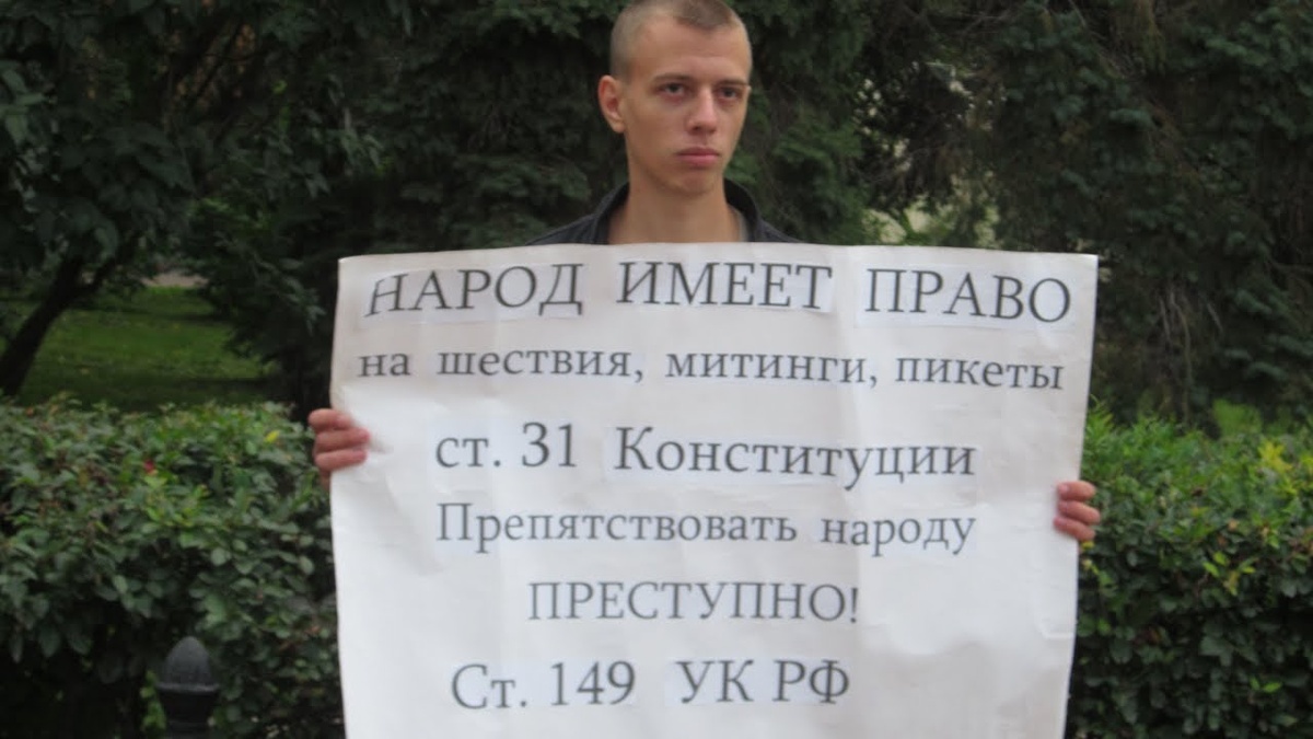 Классический представитель Свидетелей 31 статьи. Глубина взгляда символизирует логическую пропасть в декларируемой чепухе.