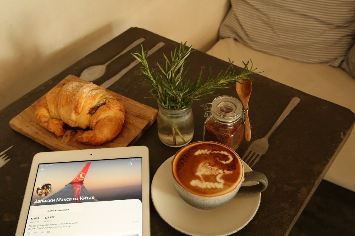 Заметил тенденцию - всё больше людей идут в Дзен в поисках легких денег. Создают непонятный контент, который замусоривает платформу и портит общее впечатление читателей и рекламодателей о площадке. В итоге и денег не получают, и время тратят, и ресурсы платформы забирают. 