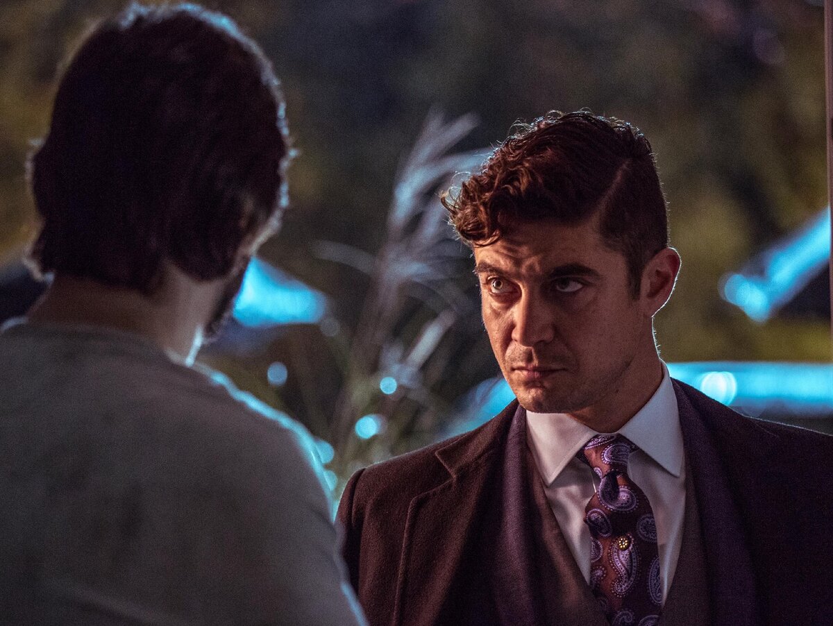 Есть каста "неприкосновенных", которые не принимают отказа и всегда получают желаемое. Дорога на Олимп усеяна телами конкурентов.