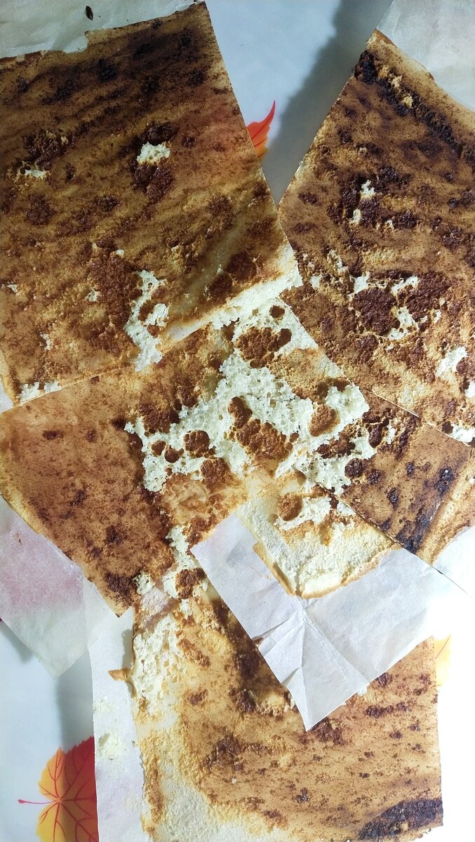 Бумага с прилипшими коржами.
