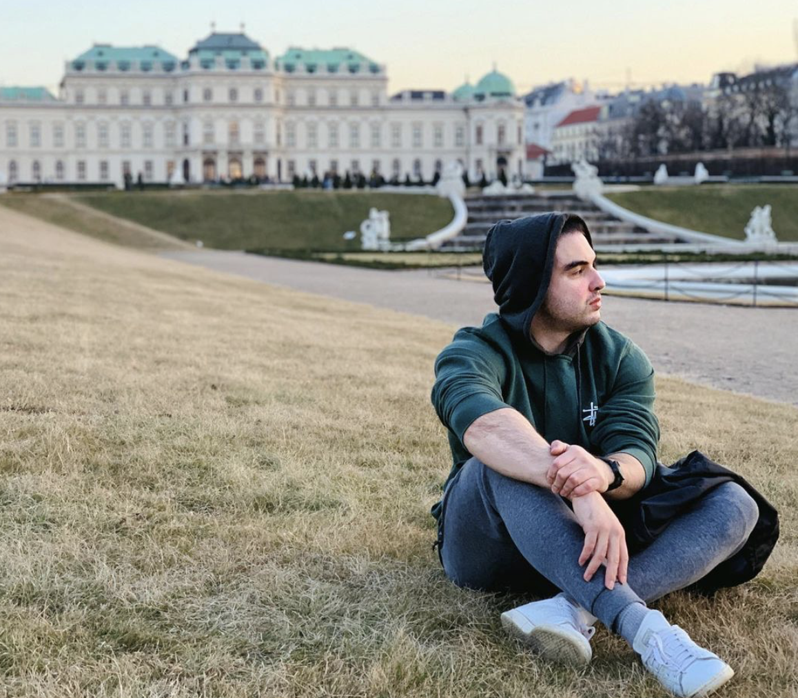 17:00 Вена. Автор статьи УЖЕ прошел 30 000 шагов с самого утра, присел сделать фотографию на секунду, и отправился дальше стирать подошву своих кед.