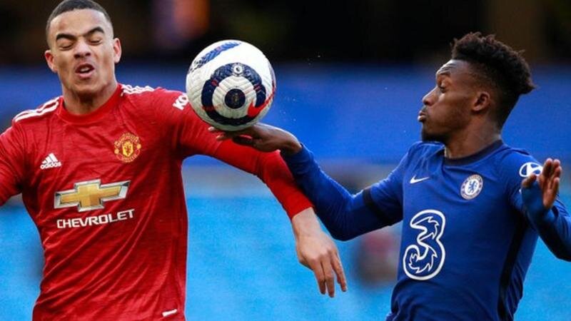 Судья Стюарт Аттвелл не назначил «Манчестер Юнайтед» пенальти в первом тайме после консультации с наблюдателем у поля.