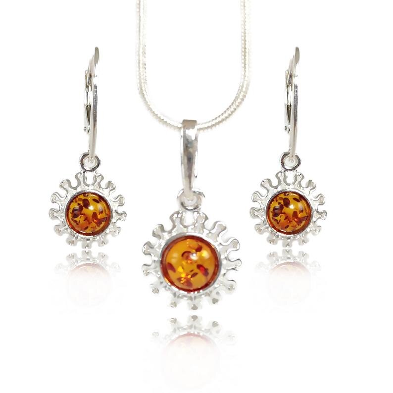 Отличный подарок. Колье и серьги ручной работы. Серебро и янтарь.