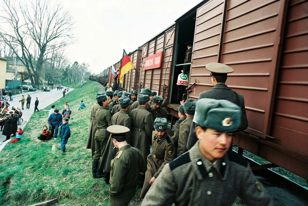 Хиллерслебен 47 танковая дивизия. ЗГВ 1994. Вывод советских войск из Германии 1990. Последний парад ЗГВ В Берлине 1994.