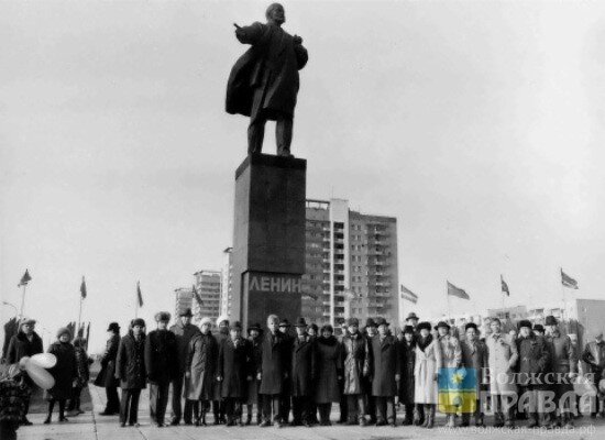 Памятник  Ленину в городе Волжский Волгоградской области