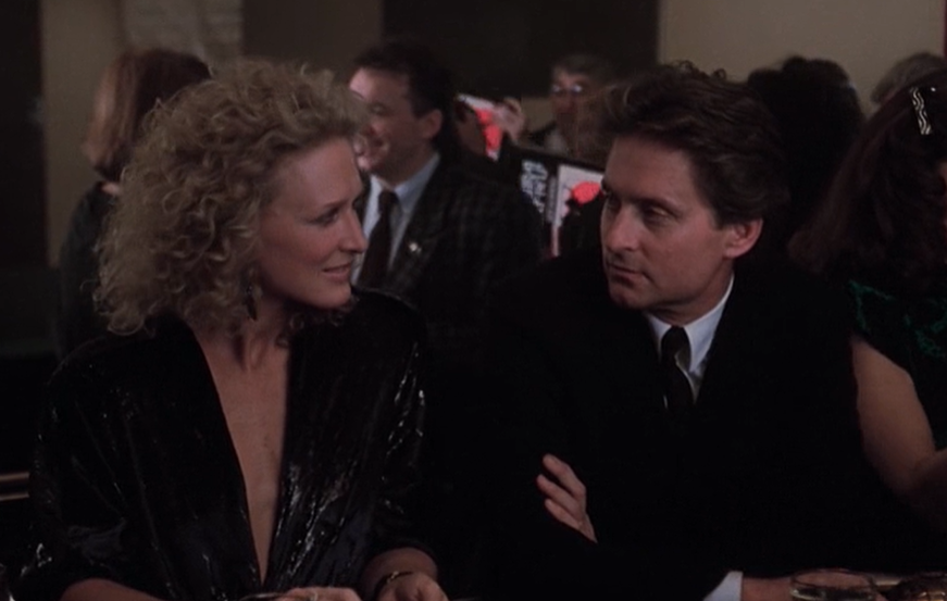 Впервые увидев Алекс, Дэн был очарован ею и не скрывал интереса, несмотря на то, что пришел на вечеринку с женой.