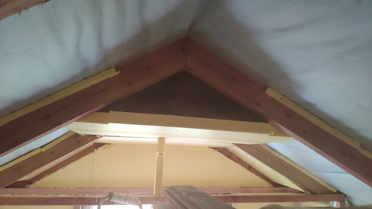 Вентиляционный зазор приходит к коньку.