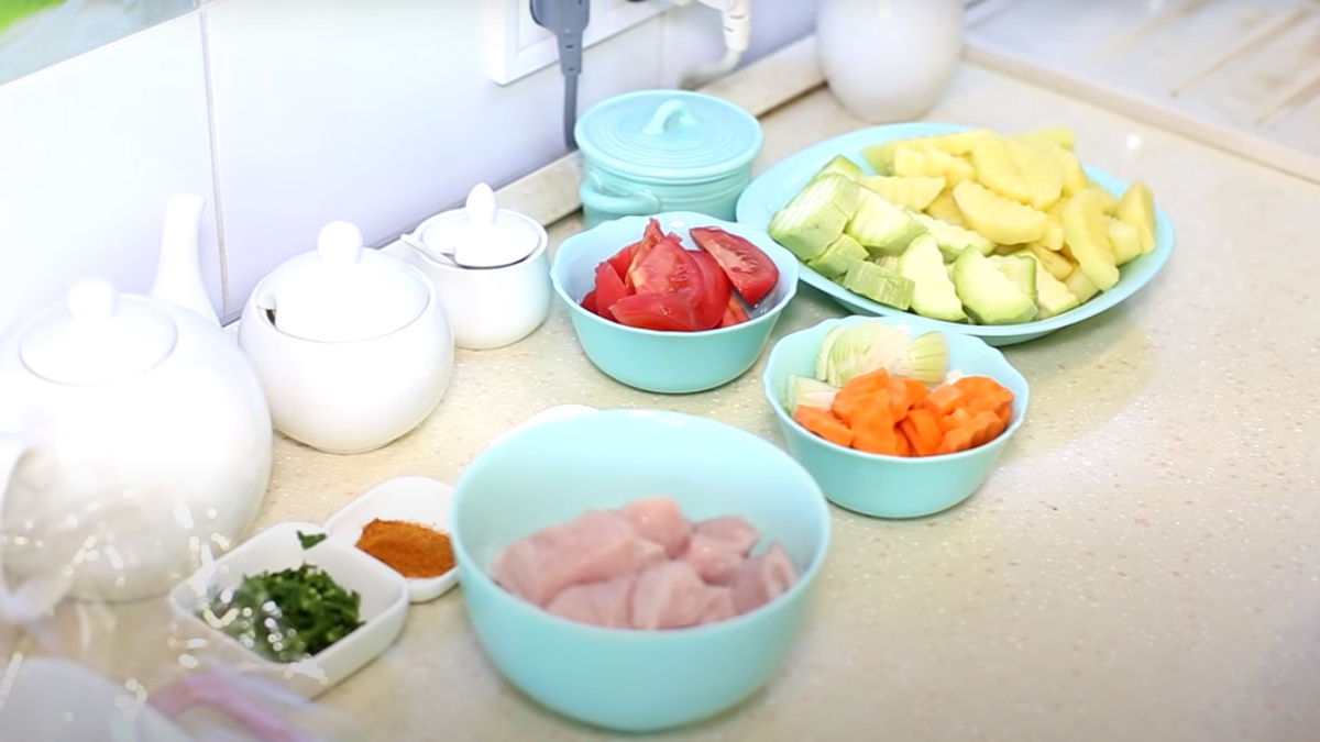 Листайте вправо.