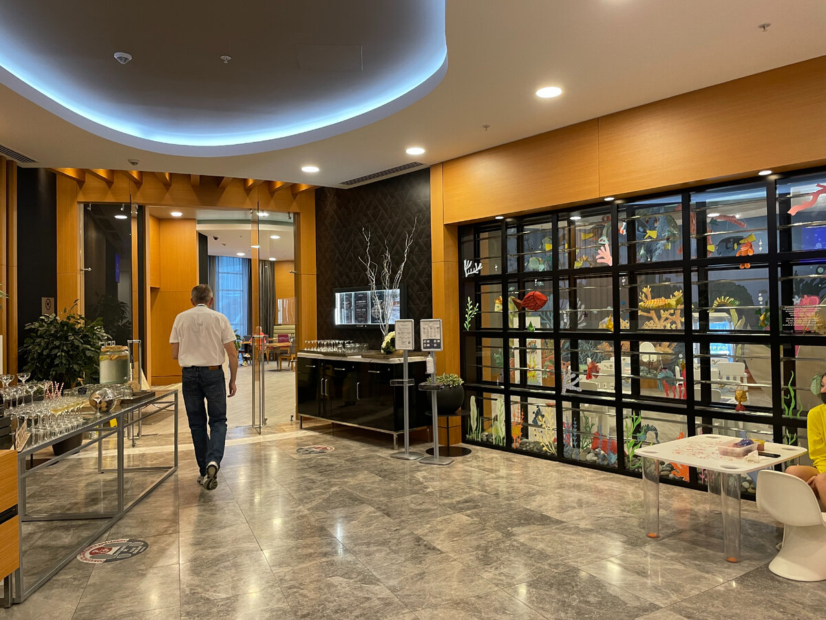 Вход в ресторан. Фото автора