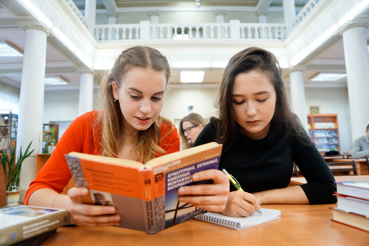 С какой математикой берут в вузы. Студенты УРФУ. Красивые студентки УРФУ. Поступай в УРФУ. Студентка УРФУ хот.