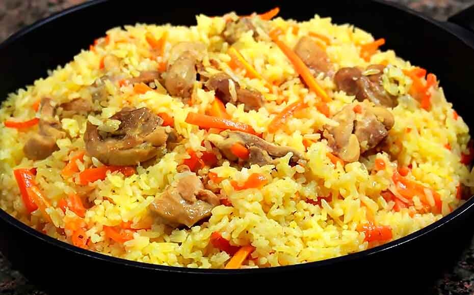 Плов с курицей. Взято тут https://kurica2.ru/wp-content/uploads/2020/08/0-blyudo-plov-s-kuritsey-na-skovorode.jpg