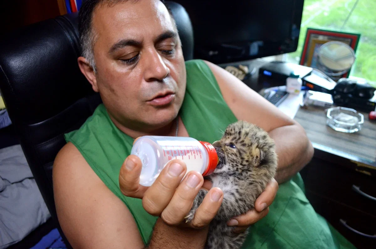 Дядя Карен и его маленький пациент 