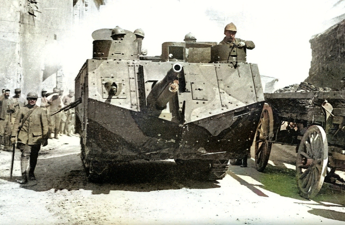 Первый французский танк. Танк сен Шамон 1 мировая. Танк Saint Chamond 1917. Французский танк сен Шамон. Французские танки первой мировой.