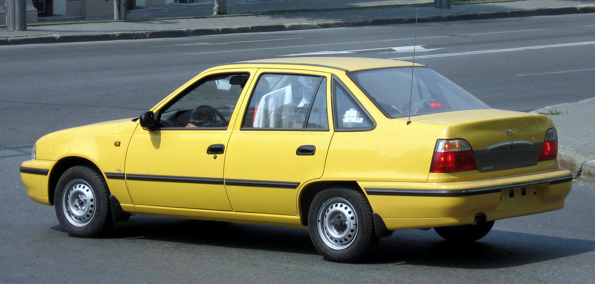 автомобиль Daewoo Nexia